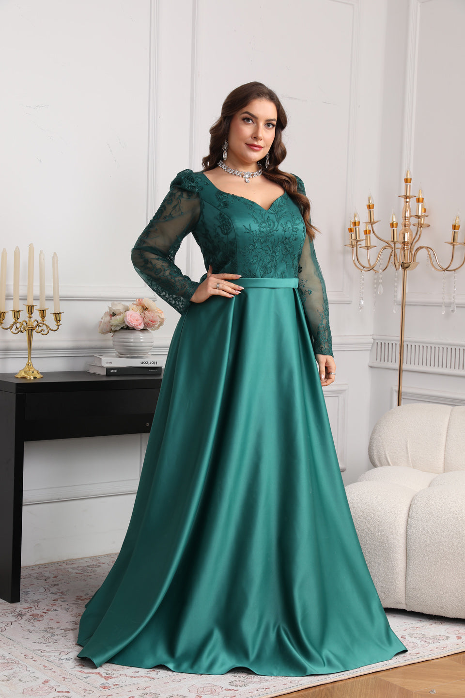 Luxury Emerald Green Embroidered Long-Sleeve Evening Dress SF625