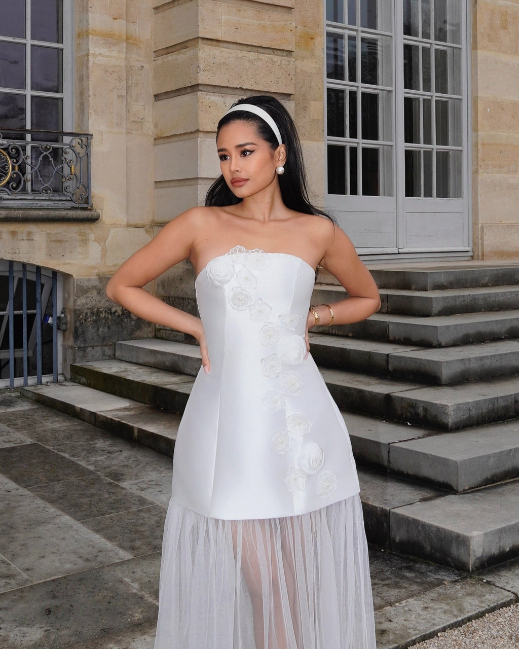 Elegant White Strapless Printed Evening Dress with Tulle Skirt Overlay SF435