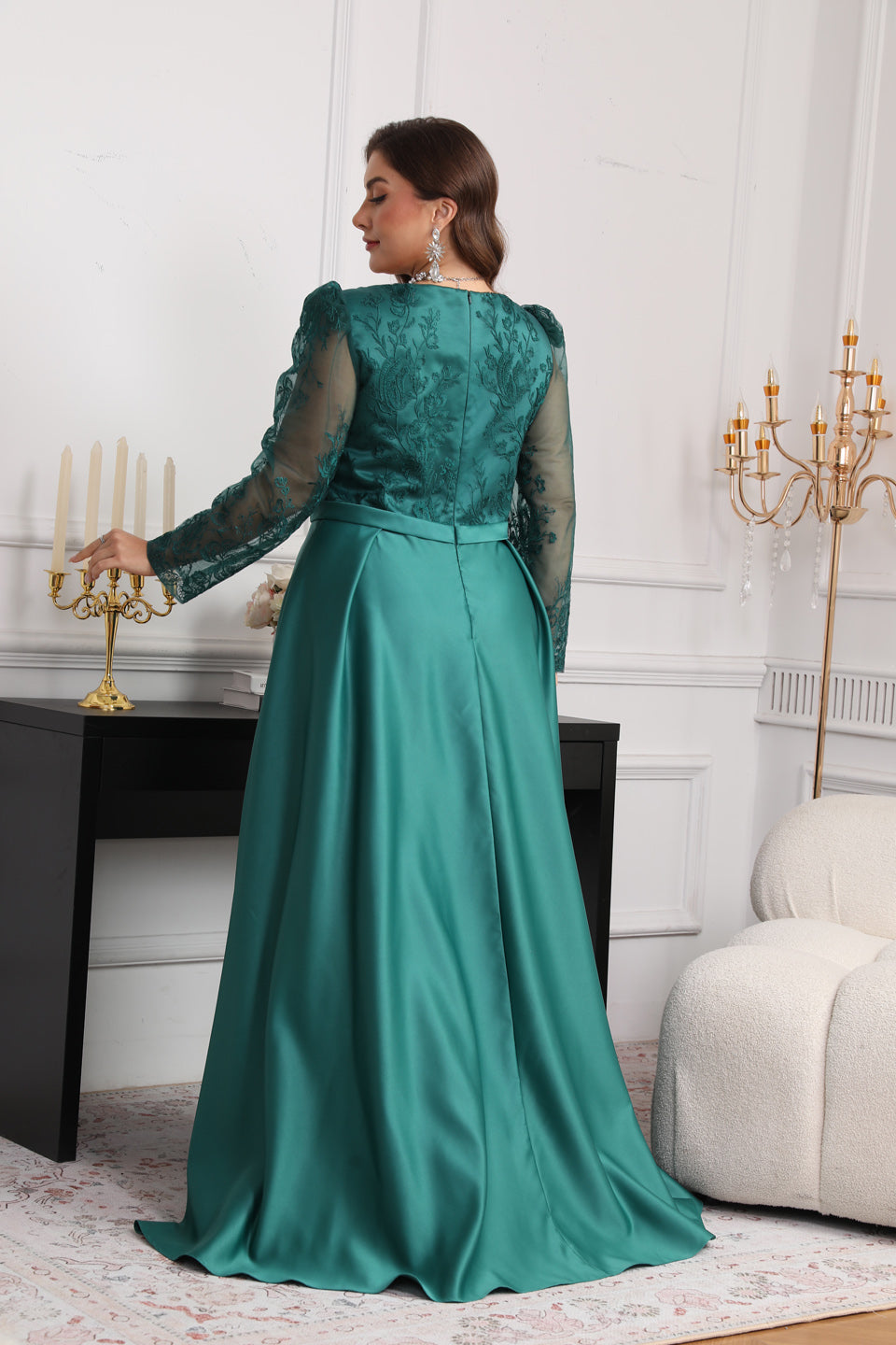 Luxury Emerald Green Embroidered Long-Sleeve Evening Dress SF625