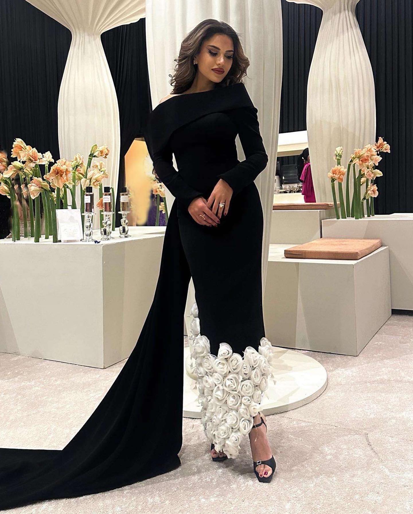 Elegant Feathers Black One Shoulder 3D Flowers Evening Dress SS488