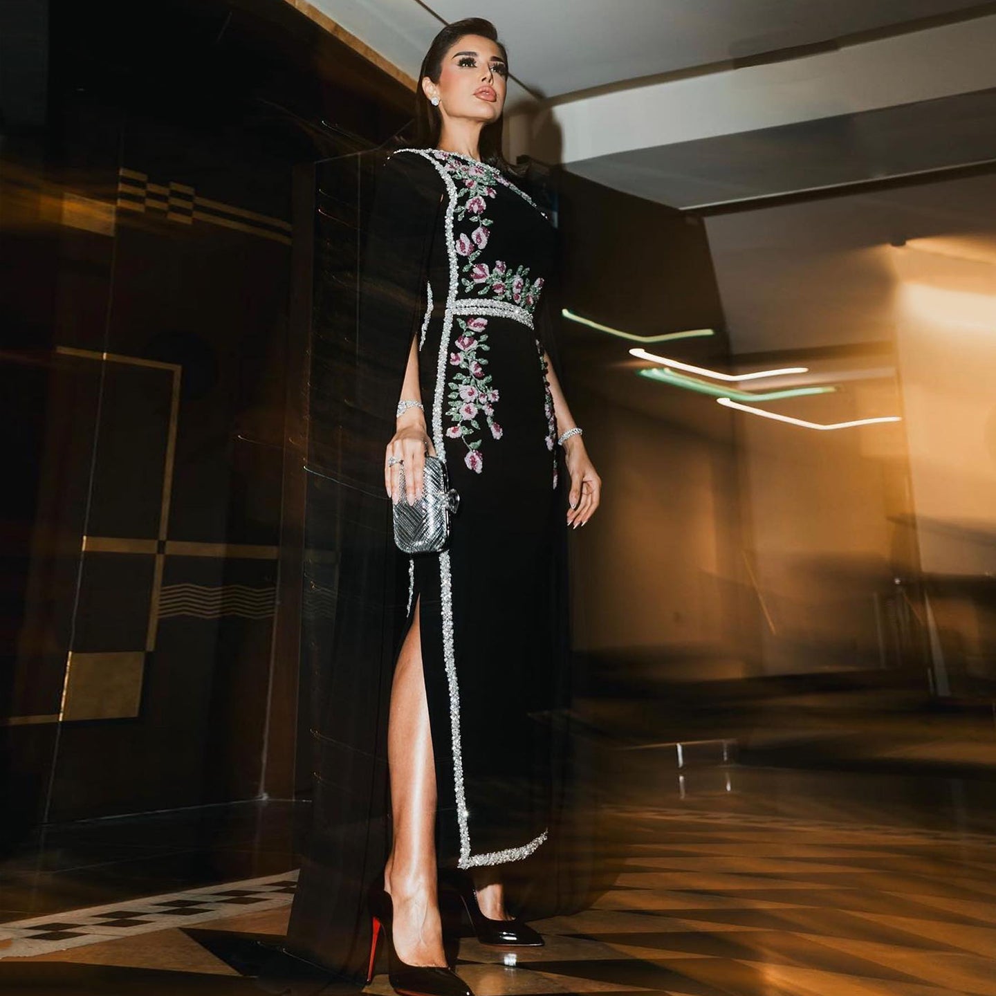 Luxury Embroider Pearls Black Evening Dress with Cape Sleeves SS487