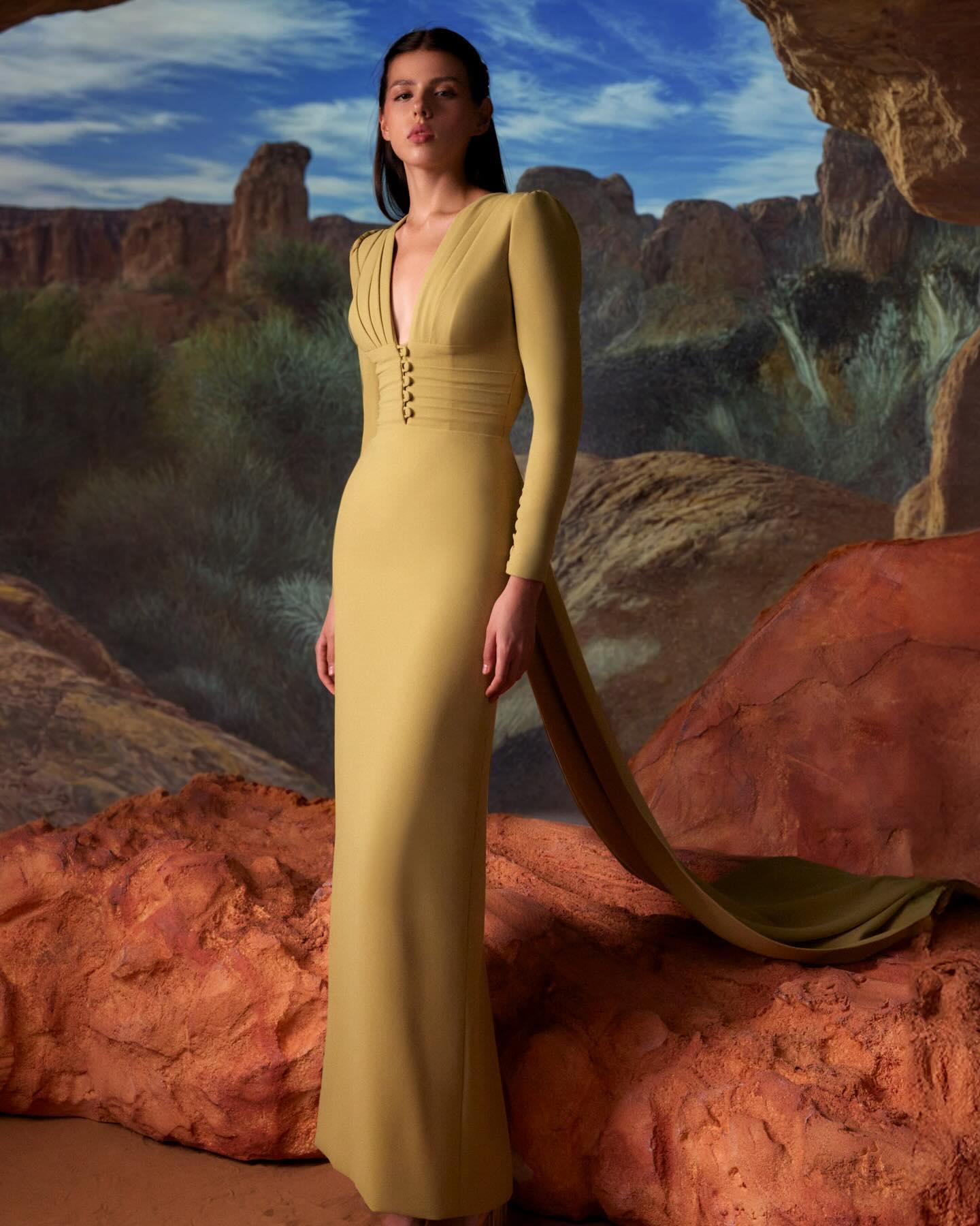 Elegant Yellow V-Neck Mermaid Evening Dress with Long Sleeves SF173