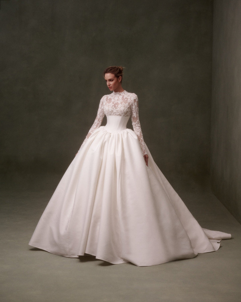 Elegant Long Sleeve Lace Ball Gown Wedding Dress SW075