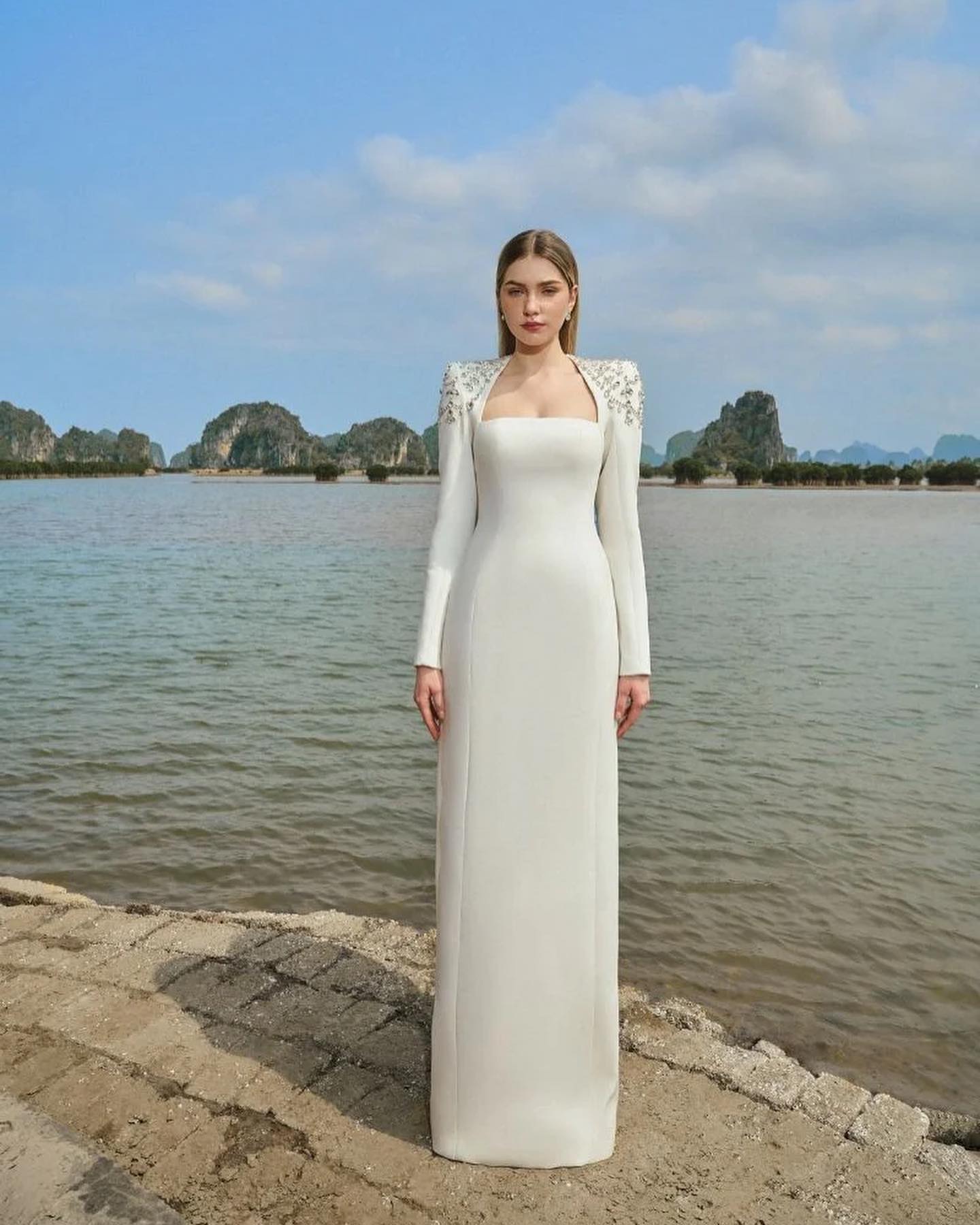 Elegant Crystal White Square Neck Evening Dress SF347