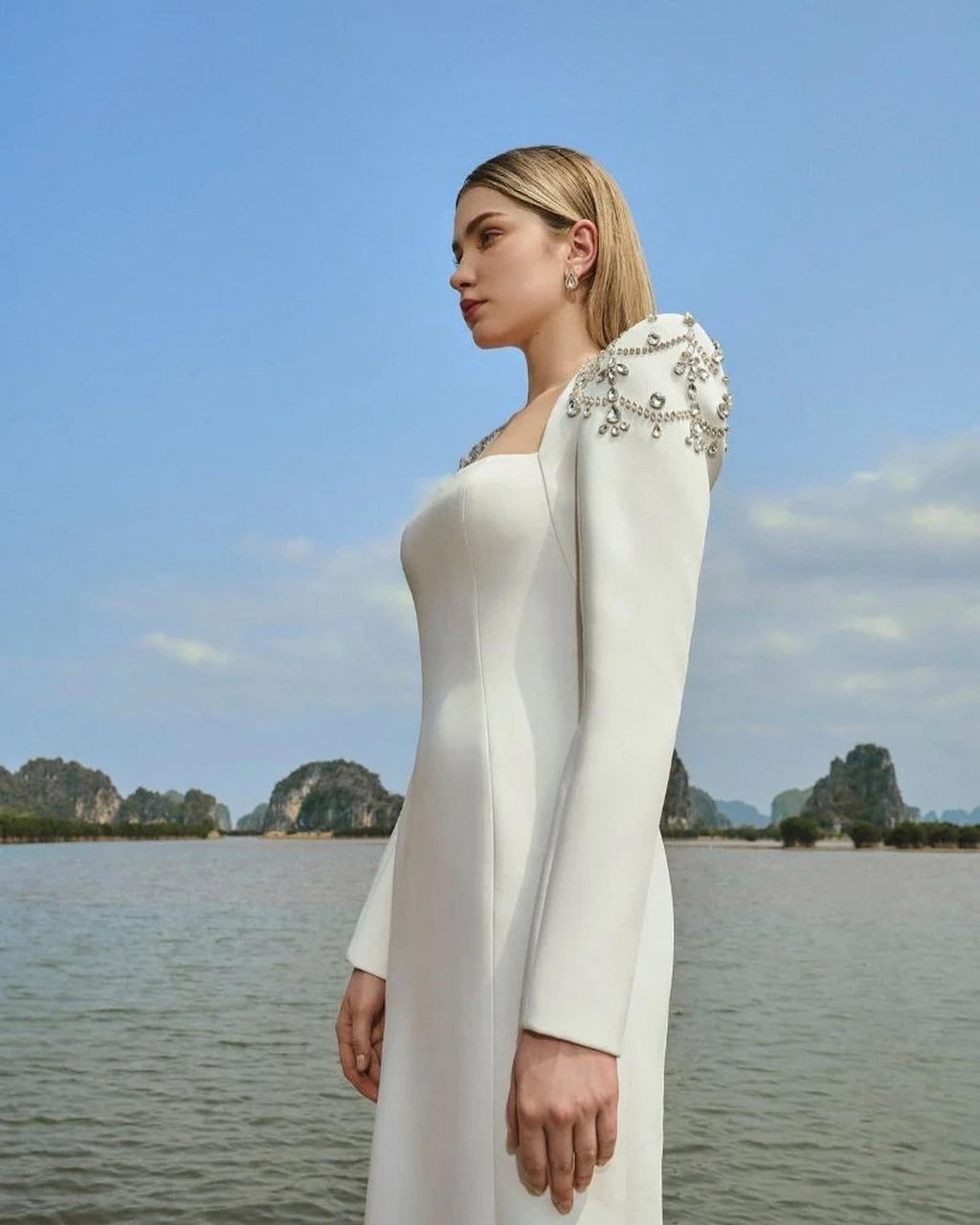 Elegant Crystal White Square Neck Evening Dress SF347