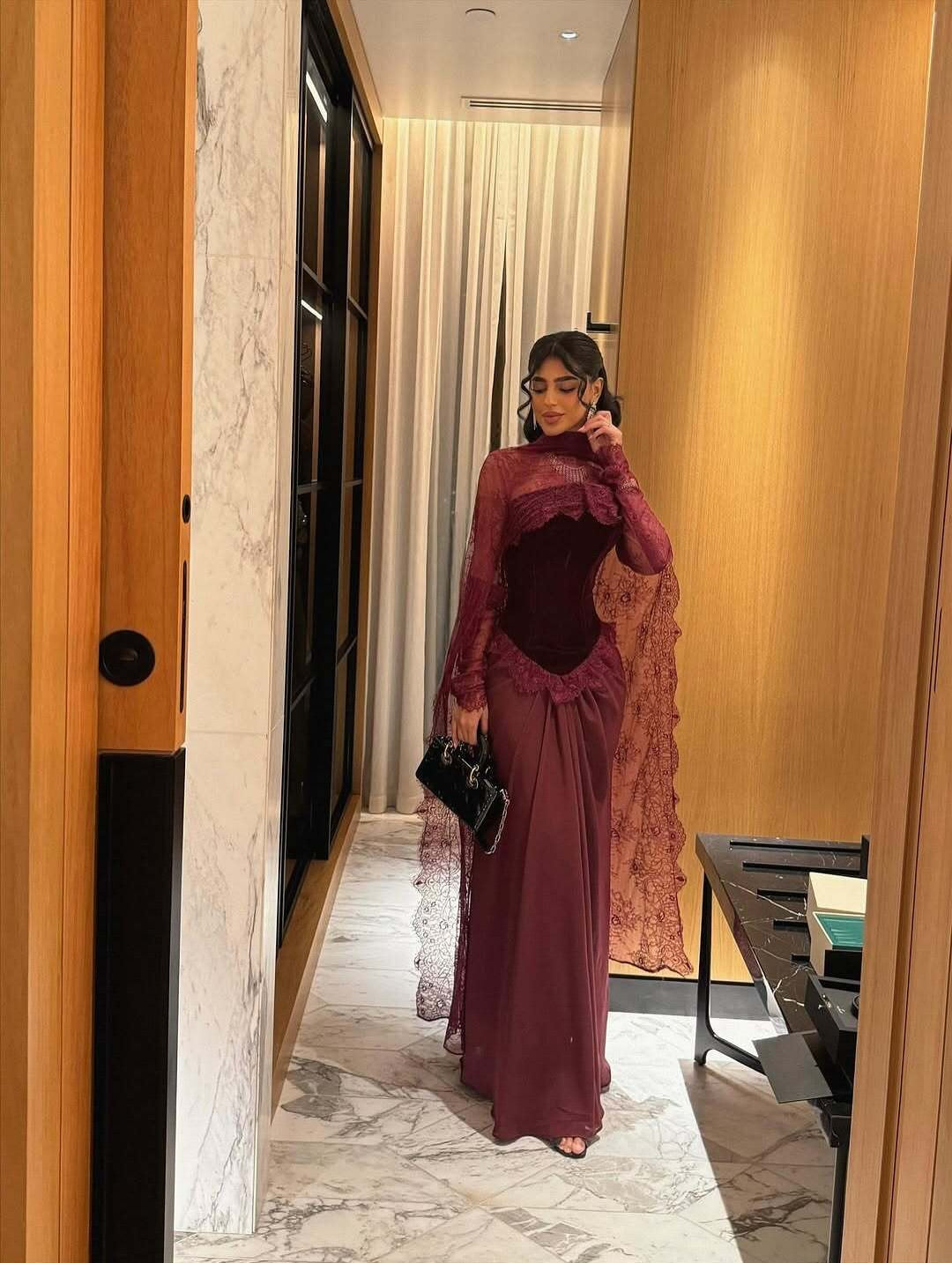 Luxury Burgundy Lace Panel Long Sleeve Fitted Evening Dress with Cape SF462