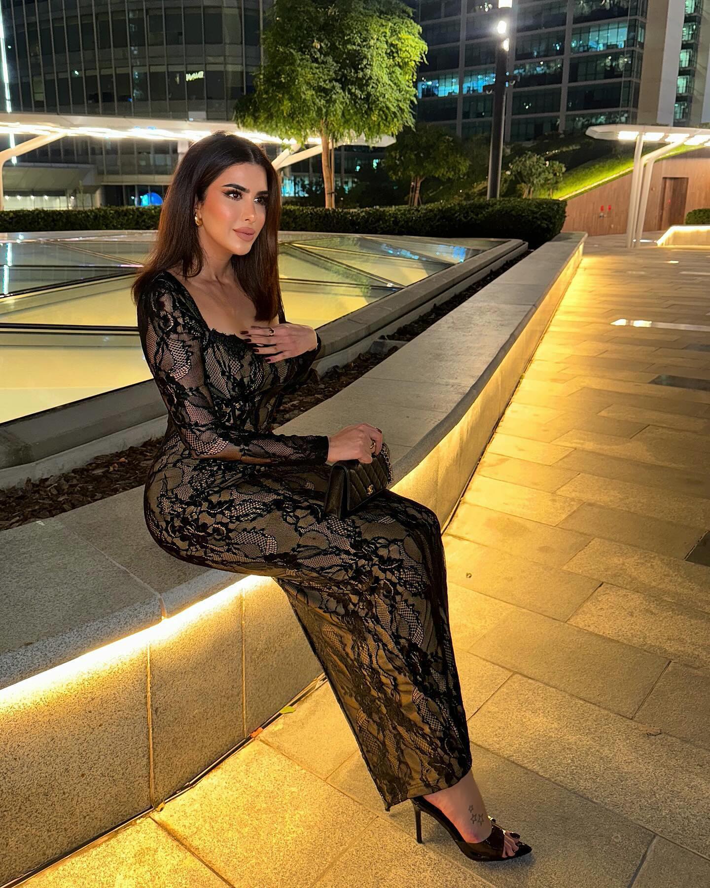 Elegant Long Sleeves Black Sheath Lace Evening Dress SF598
