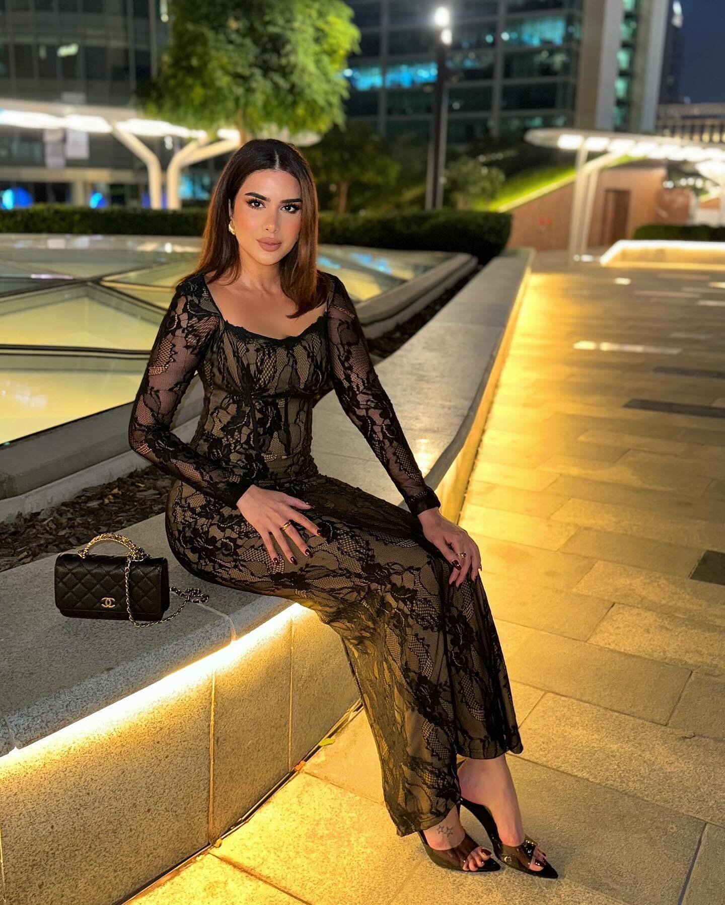 Elegant Long Sleeves Black Sheath Lace Evening Dress SF598
