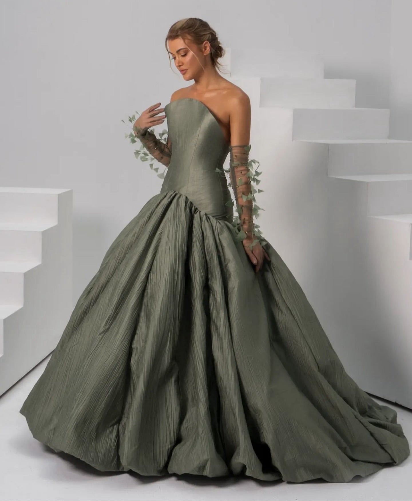 Elegant Green Strapless Pleated Evening Dress with Feathered Gloves SF211